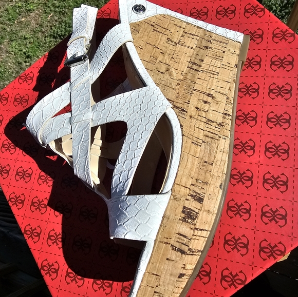 Shoes - Picture 6 of 9